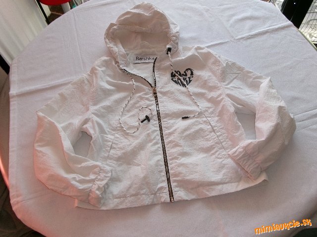 bundička BERSHKA prechodná..................OD EURA - VB