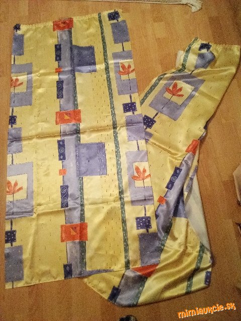 ....... závesy....... žlto modré...... 2 kusy.....