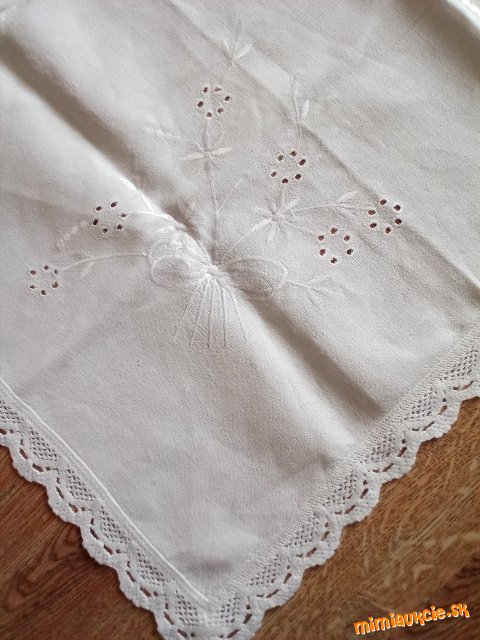 ....... prestieranie...... biele...... bavlnené......... vyšívane......