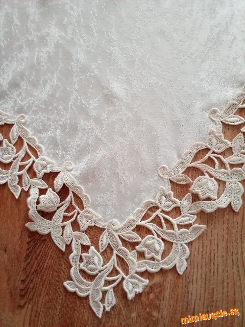 .......... obrus.......... maslovy........ čipkovany.... nádhera.......