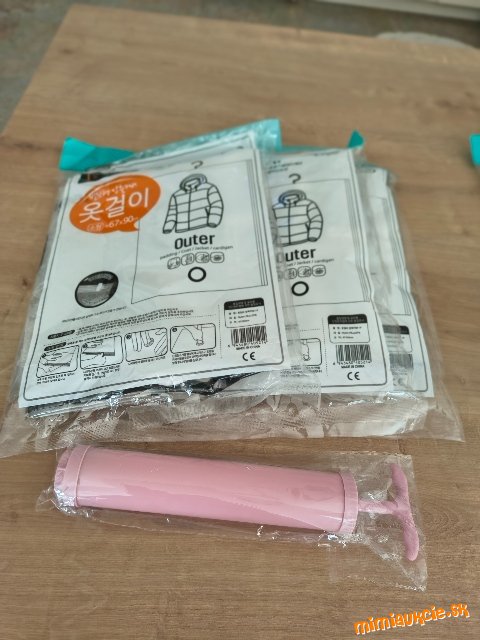 3 ks  OBAL na šetrenie miesta v skrini + pumpa