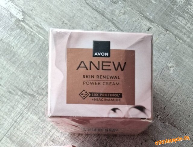 Obnovujúci Anew Power krém AVON