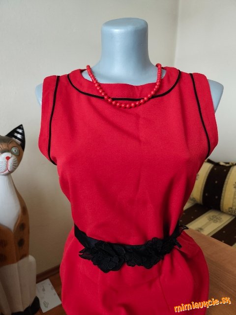 Červená šatová sukňa