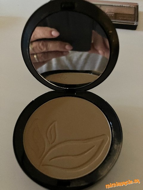 Tuhý make up s hubkou Pure Bio, odtieň 04