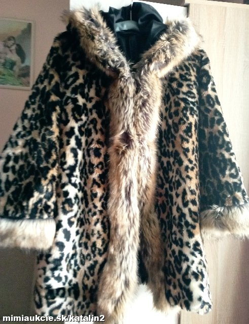 Dámsky kožuštek aj s kapucňou
