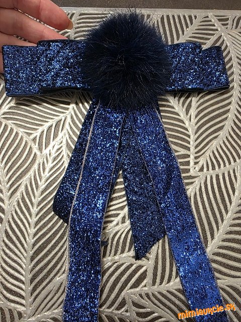 Krasna stylova brosna- na pulovre bluzky, prava kozusinka..top stav