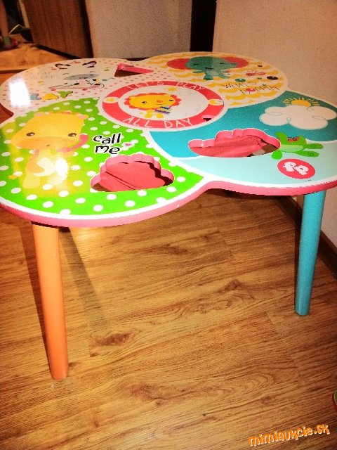 Detský drevený stôl