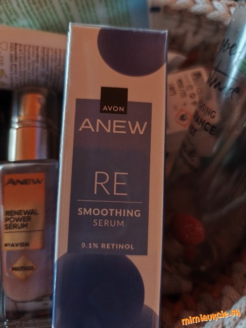 Vyhladzujuce sérum proti vráskam s retinolom