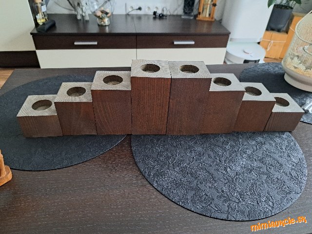 DREVENÝ SVIETNIK ...