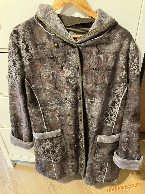 Štýlový kabátik s kapucňou
