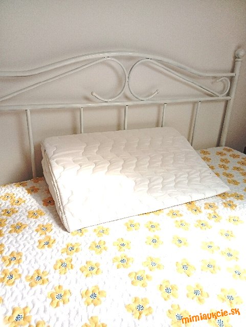 Ortopedický vankúš do postele na čítanie