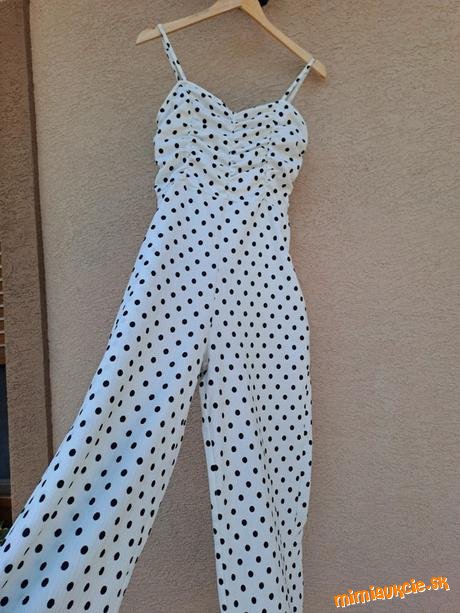 biely úpletový bodkovaný overal Bershka veľ. M