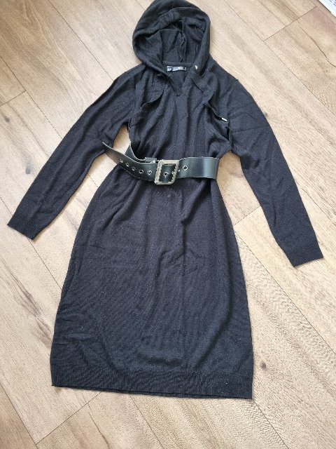 nové čierne pletené šaty s kapucňou veľ. M  ( 40 ) + 2 opasky