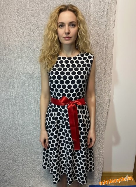 nádherné bielo čierne guľkované retro šaty Marks & spencer