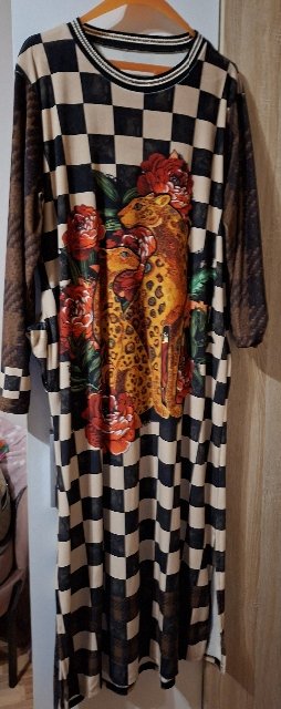 Dámske maxi šaty so vzorom vhodné aj na chladnejšie dní