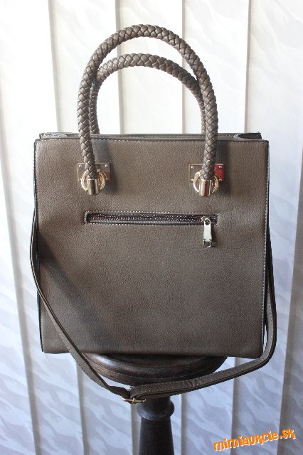 Pekná hnedá kabelka ....Nepremeškajte !!! Pribalím darček...