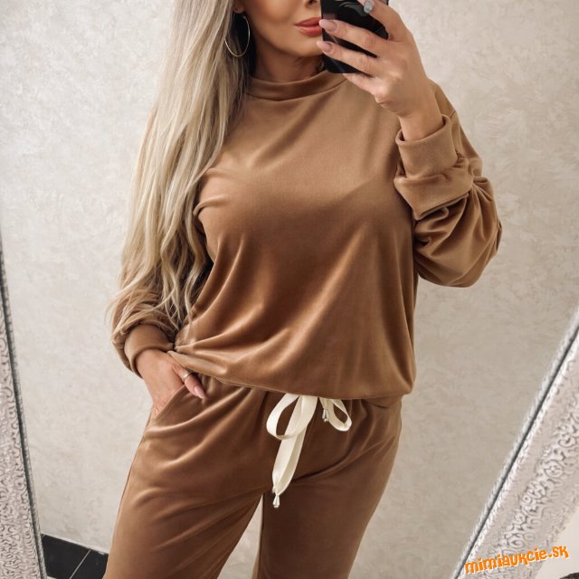 Damska talianska velurova suprava browni