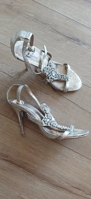 strieborné kamenkove sandale na podpatku vel 36