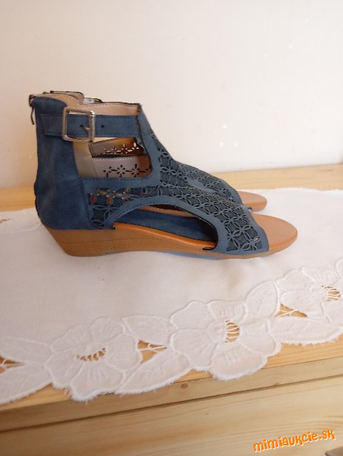 Letné modré sandale
