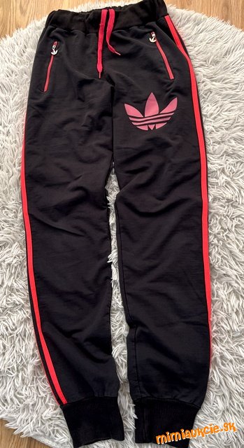 tmavo-šede teplaky adidas