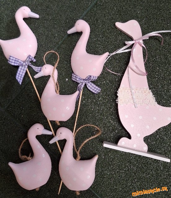 *** jarne/ veľkonočné dekorácie*** ružové húsky*** veľka 22.5cm, male 10cm***