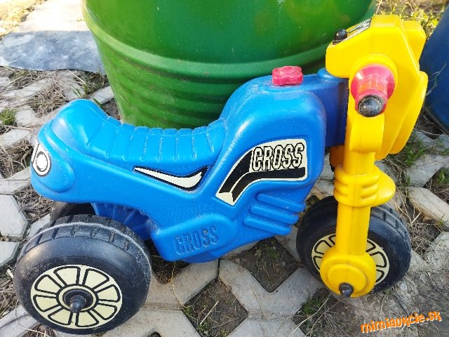 Detské odrážadlo- trojkolka