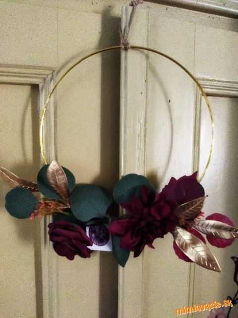 Nový ozdobný veniec