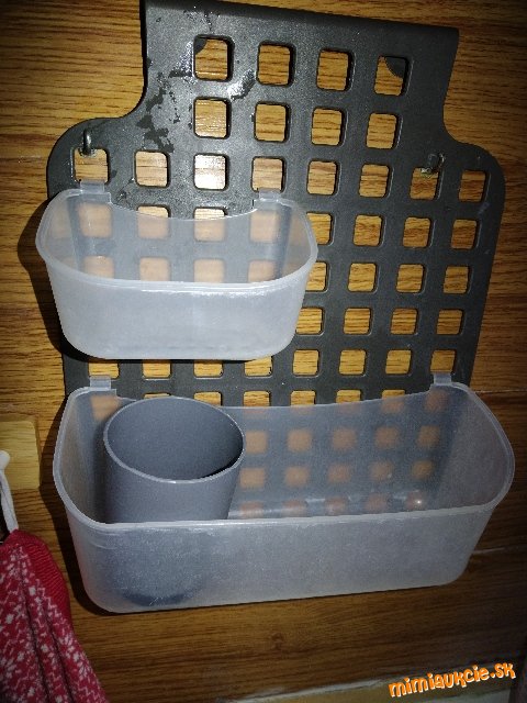 Závesná polička na sprchu