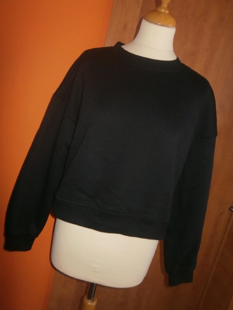 ˘˘˘˘Cierna mikina-DIVIDED,,,,,velk. M,,,kludne aj L,,,,,,