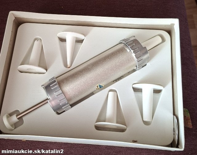 Sada na zdobenie torty, zákuskov, stedených mís