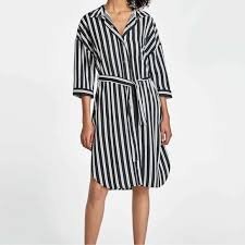 skvostné antracitovo biele košeľové šaty Zara