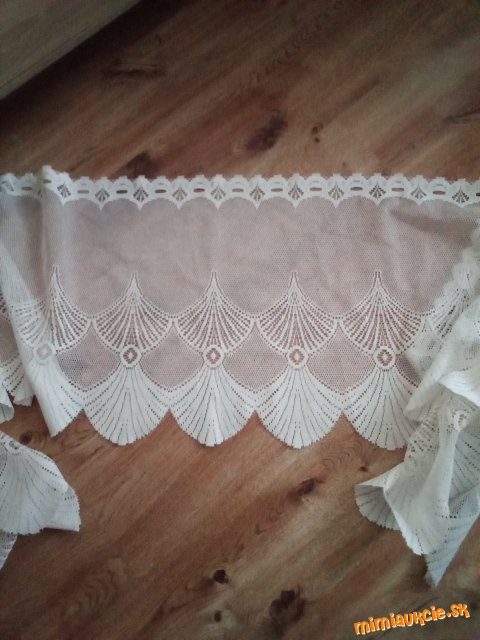 ..... záclona....... biela....... nádherna....