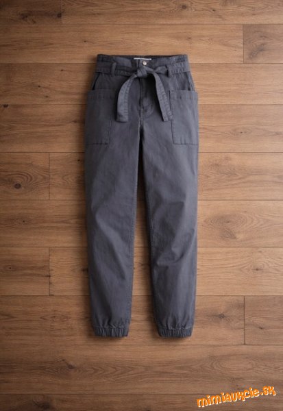 HOLLISTER prefektne damske nohavice .......... TOTALNY VYPREDAJ ........................... IBA 1KUS