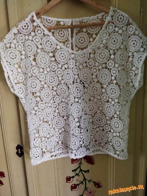 Krásny háčkovaný top č. XL