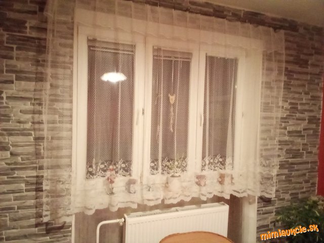 ........ záclona......... biela........
