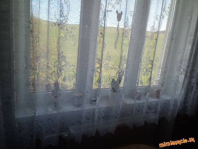 ........ záclona....... biela....... zaujímava...