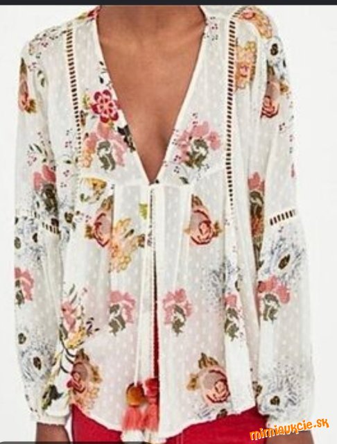 Dokonalost tato bluza..jemny sifon, uzasne detaily, Top stav!