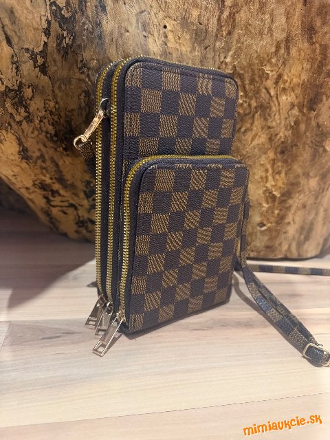 Perfektná priestranná crossbody
