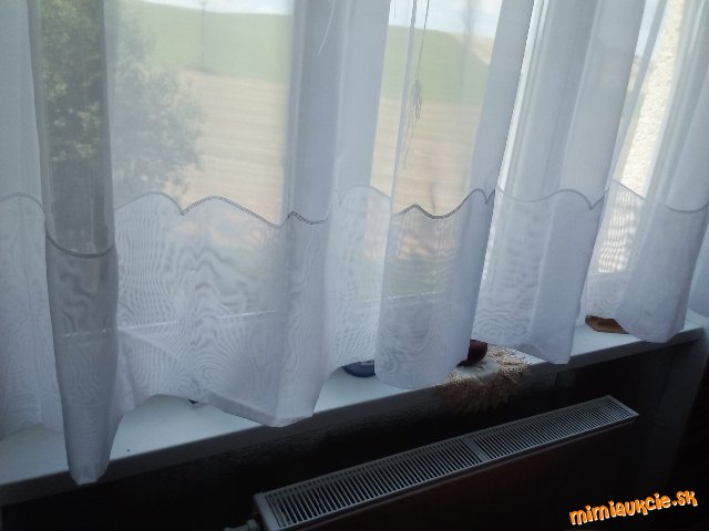 ........ záclona.......... biela........ nádherna....