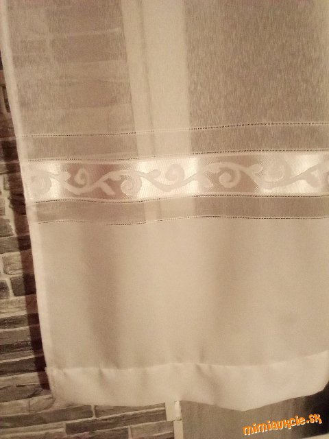 ......... záclona...... biela....... leskla....... nádherna...