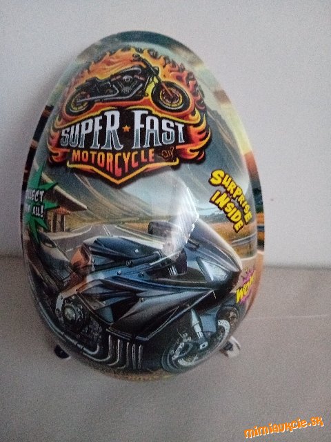 XXXL – plastové mega vajce, motorka a cukrovinky ****