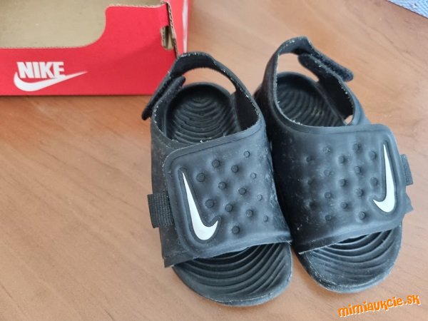 čierne detské gumené sandálky Nike 19,5