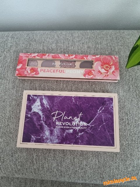 Paletky očných tieňov Revolution + Profusion