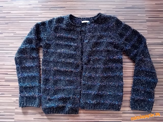 Sveter na zapinanie***152***ale skôr je S/M***