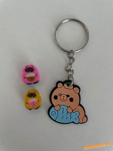 Prívesok kapibara a dve mini gumy