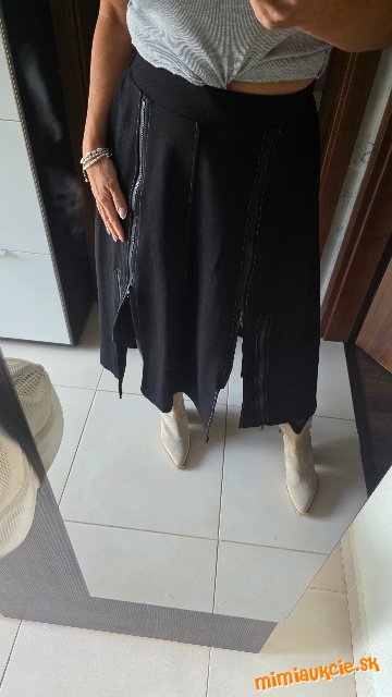 Uzasna stylovka, kupena v Parizi- obchod mladych umelcov, raz na sebe