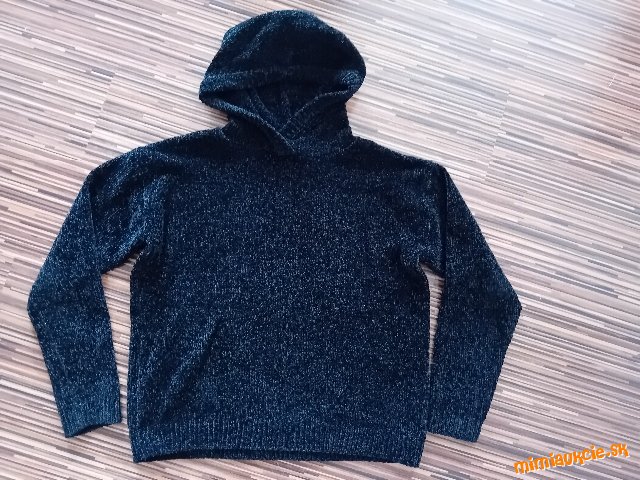 Teply čierny pulover s kapucňou ****158/164***pozri miery je väčši S/M
